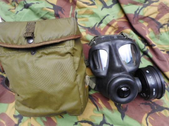 new 1968 BRiTiSH Army RESPIRATOR GAS MASK S6 S 6 & 58 POUCH Falklands War KIT