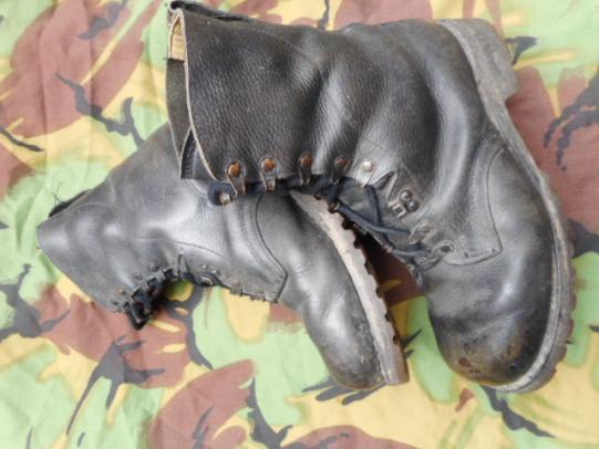 GENUINE rare ORIGINAL 1970'S - 80'S GERMAN PARA COMBAT BOOTS fallschirmjager UK9