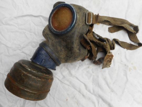 original WW2 GERMAN ARMY heer WH ELITE wss LUFTWAFFE GAS MASK BMW & AUER 1944