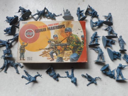 1975 AIRFIX SOLDIERS 132 1/32 SCALE WW2 german PARA paratroops TARGET BOX BOXED