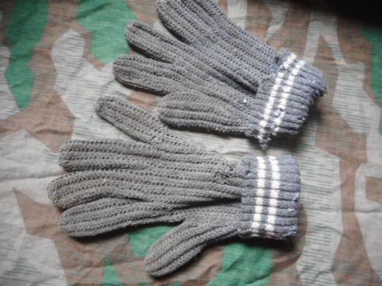 original WW2 GERMAN ARMY WH / WAFFEN SS / LUFTWAFFE relic WINTER WOOL GLOVES genuine