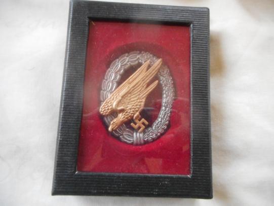 WW2 GERMAN FALLSCHIRMJAGER JUMP BADGE in display case