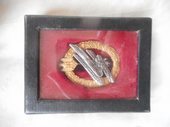 WW2 GERMAN army FALLSCHIRMJAGER PARATROOPER JUMP BADGE AWARD in display case