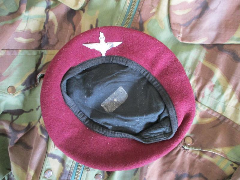 GENUINE ISSUE FALKLANDS WAR ERA PARACHUTE REGIMENT BERET & CAP BADGE nylon band