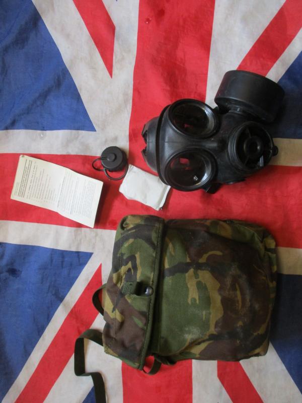 1989 AVON BRiTiSH army sas ISSUE respirator gas mask S10 SIZE 4 small & POUCH & kit