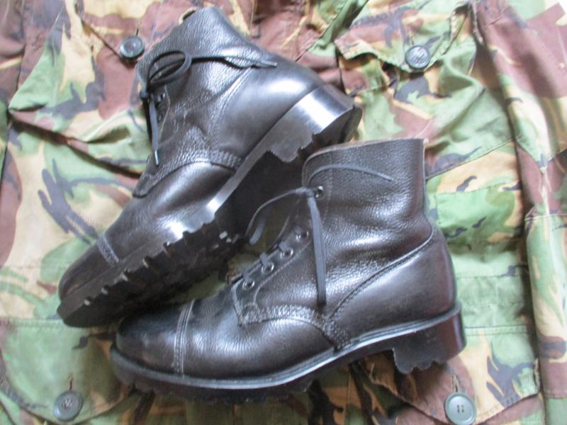 1972 BRITISH ARMY MARINE COMMANDO FALKLANDS war era DMS leather COMBAT BOOTS UK9