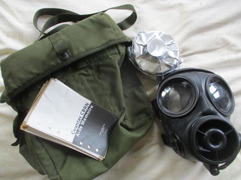 2009 AVON BRiTiSH army sas ISSUE respirator gas mask S10 SIZE 3 MEDIUM & POUCH