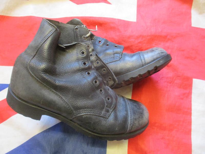 1970 BRITISH ARMY MARINE COMMANDO FALKLANDS war DMS leather COMBAT BOOTS UK 8