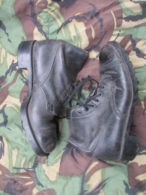 1980 BRITISH ARMY / MARINE COMMANDO FALKLANDS war DMS leather COMBAT BOOTS UK 7