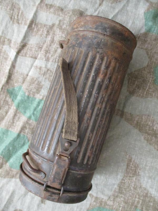 ORIGINAL 1943 WW2 GERMAN ARMY / WAFFEN SS / Luftwaffe GAS MASK TIN canister NUMBERED