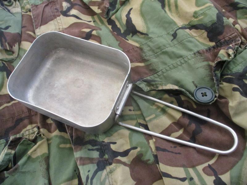 BRITISH ARMY NATO issue 1968 DATED Falklands war SMALL SIZE MESS TIN