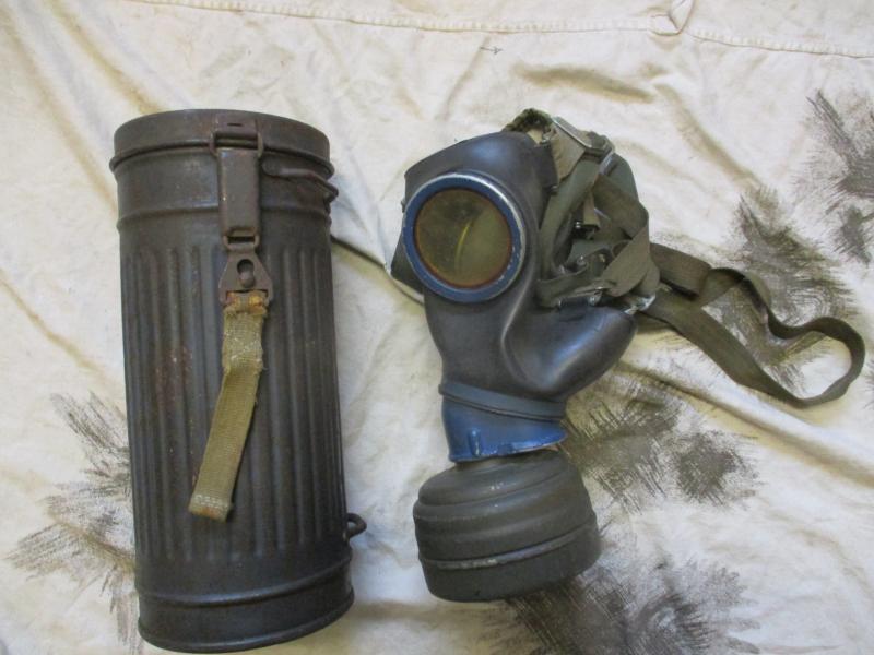ORIGINAL real GENUINE WW2 GERMAN ARMY / LUFTWAFFE GREY TIN & 1944 GAS MASK