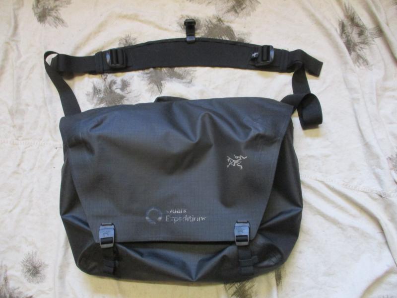 GENUINE ARCTERYX GRANVILLE 16 COURIER messenger laptop BAG leaf BLACK waterproof