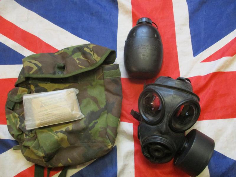 1991 AVON BRiTiSH army ISSUE respirator gas mask S10 SIZE 4 small & plce POUCH & 58 bottle