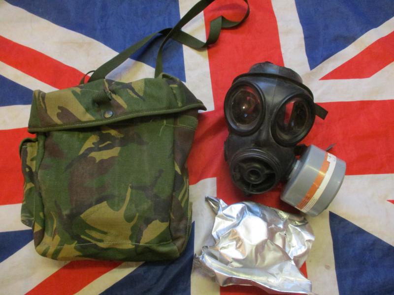 1991 AVON BRiTiSH army ISSUE respirator gas mask S10 SIZE 4 small & EXTRA canister / AIR FILTER AND DPM PLCE POUCH