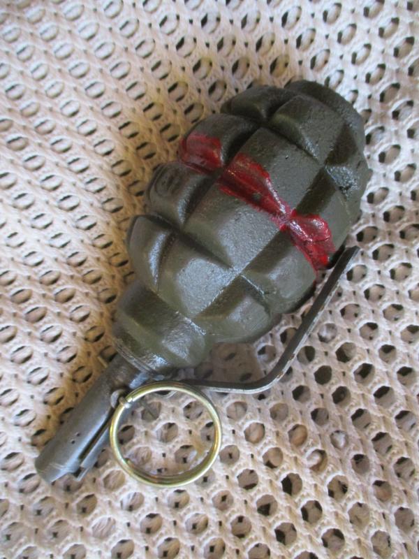 RUSSIAN F1 uzrgm 354 p-120 69 AND UZRGM 354 22-86 HAND GREANDE inert de-activated