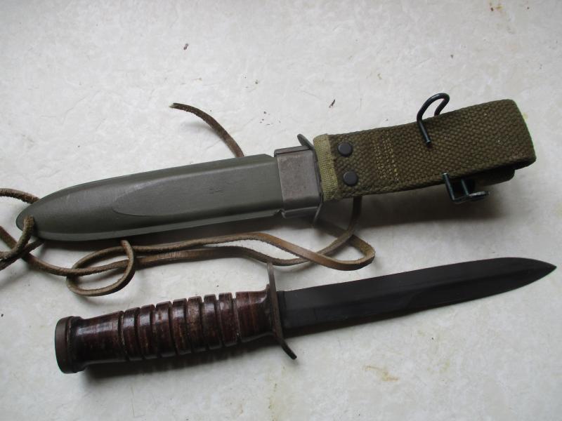 WW2 US ARMY M3 case FIGHTING KNIFE in M8 shorty B.MCO SCABARD 1943 / 1944 . MINT CONDITION .