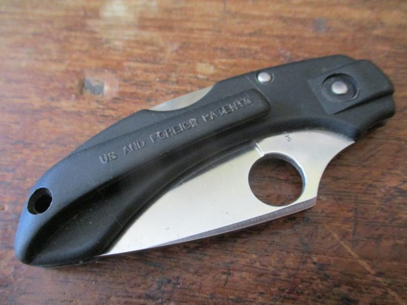 SPYDERCO mini small SERATED BLACK FOLDING CLIP POCKET KNIFE
