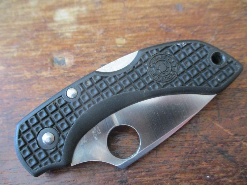 SPYDERCO mini small SERATED BLACK FOLDING CLIP POCKET KNIFE