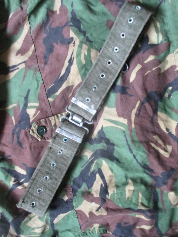 real BRITISH ARMY / PARACHUTE REGIMENT ISSUE 58 PATTERN WEBBING BELT falklands War era